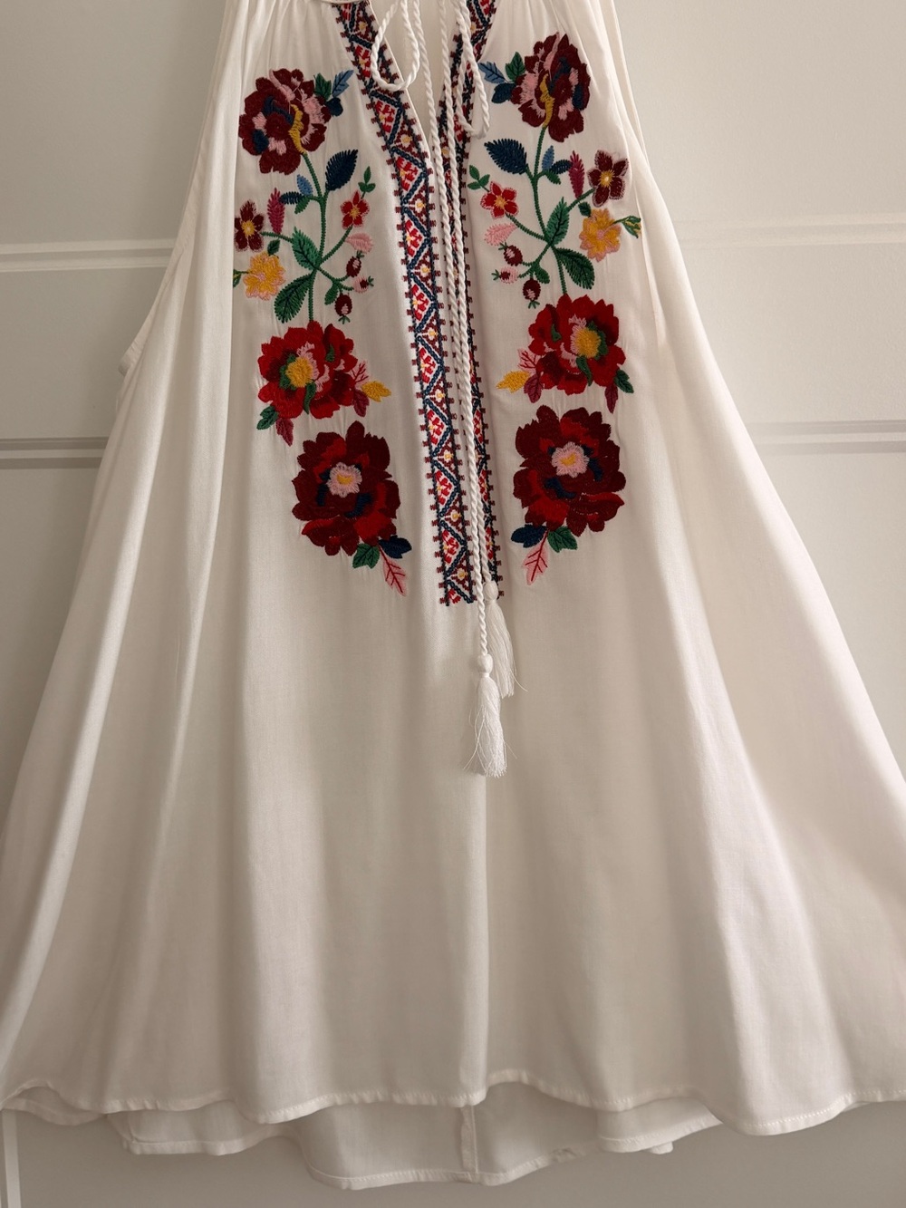 Women’s White Embroidered Floral Summer top.